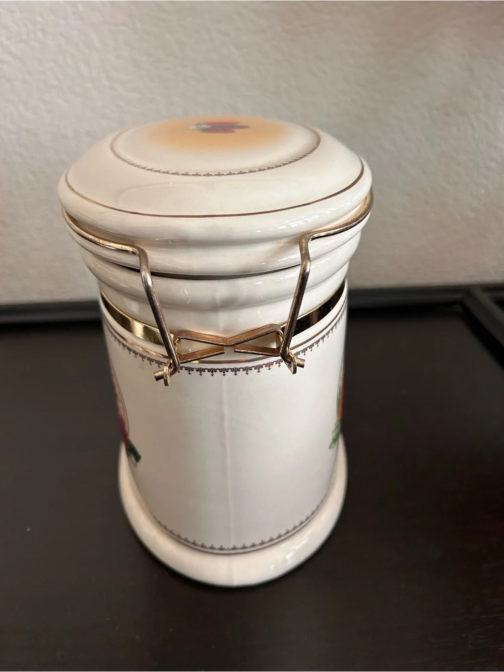 Vintage Knott's Berry Farm Foods Ceramic Canister Oval Fruit Berry Locking Lid
